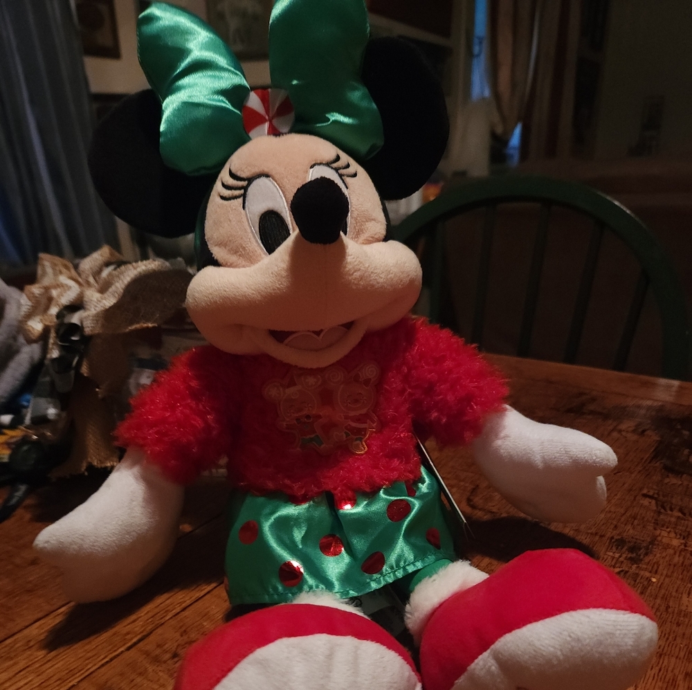 NWT Minnie Mouse plush